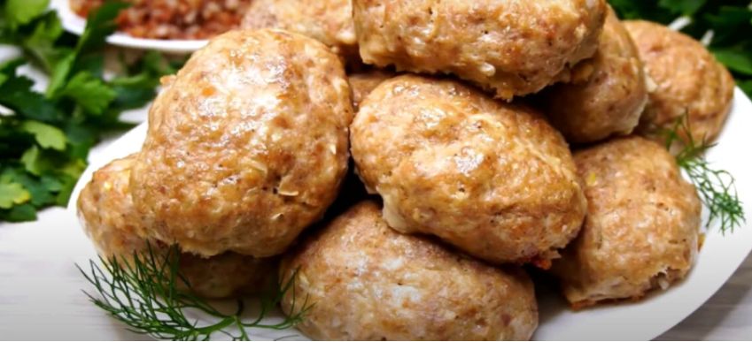 Как быстро и вкусно приготовить нежные котлеты в духовке с секретом