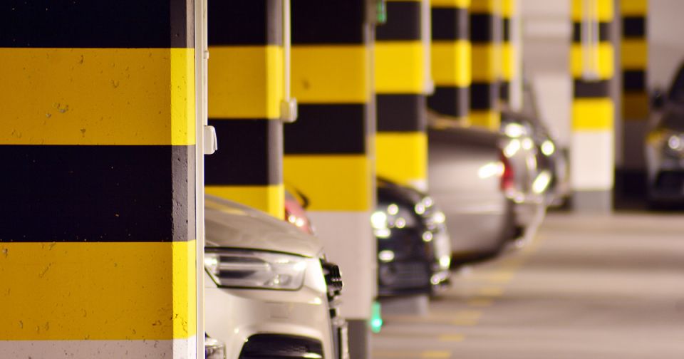 Наказание управляющей компании за установку розеток в паркинге: разбираемся вместе