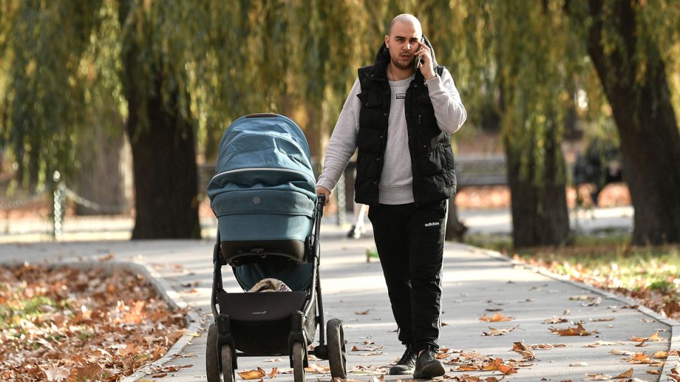 Папы на передовой: как мужчины начали активно оформлять детские выплаты