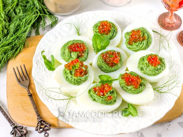 Фаршированные яйца: вкусные закуски для праздников и не только